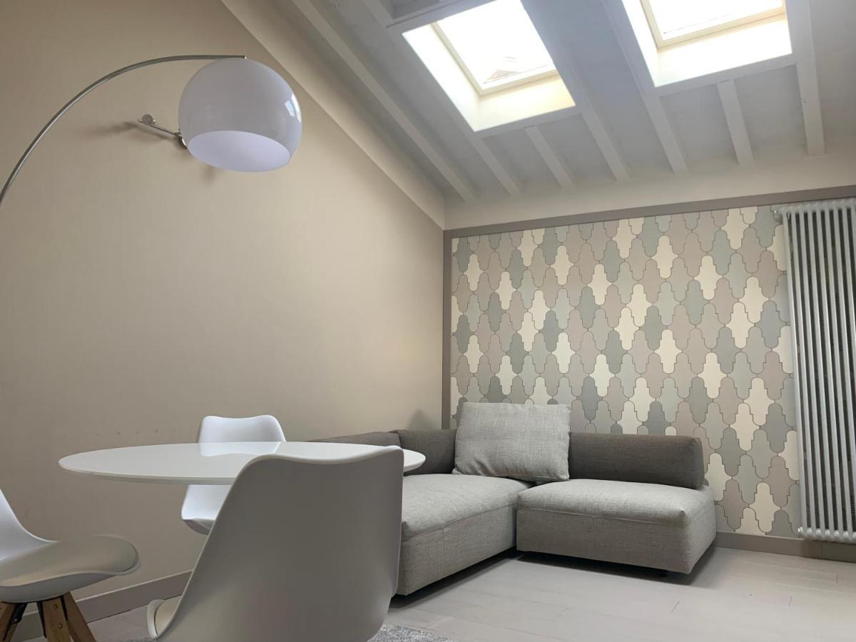 Maison Del Ducato “Cavour 24” Parma Bagian luar foto