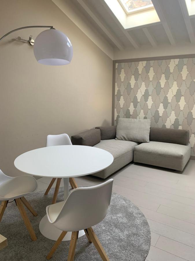 Maison Del Ducato “Cavour 24” Parma Bagian luar foto