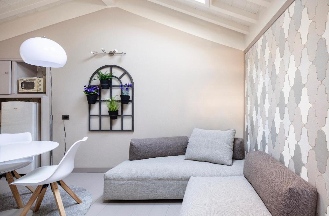 Maison Del Ducato “Cavour 24” Parma Bagian luar foto